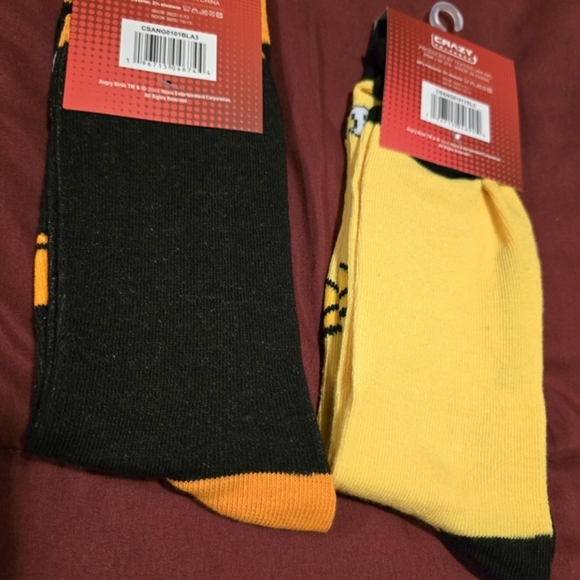 NWT Angry Birds Set of 2 Adult Crew Socks Black & Yellow Size 6-13 - Picture 2 of 2